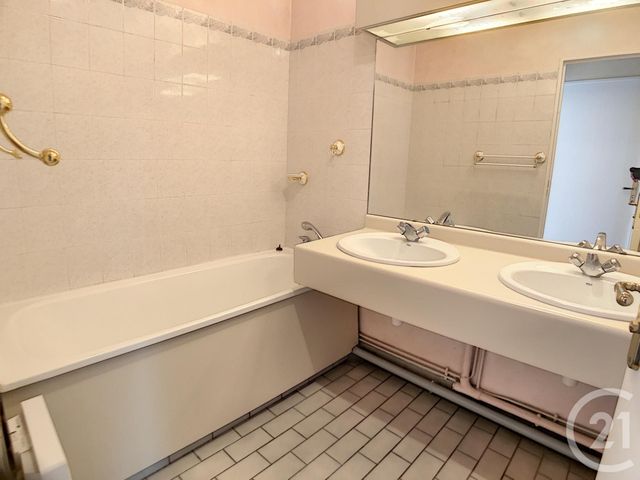 Afficher la photo en grand Appartement F3 à vendre - 3 pièces - 72.48 m2 - NOISY LE GRAND - 93 - ILE-DE-FRANCE - Century 21 Adéquation