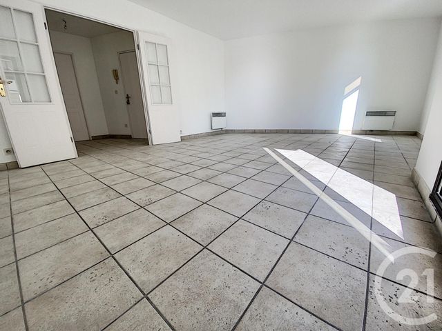 Afficher la photo en grand Appartement F3 à vendre - 3 pièces - 67.12 m2 - NOISY LE GRAND - 93 - ILE-DE-FRANCE - Century 21 Adéquation
